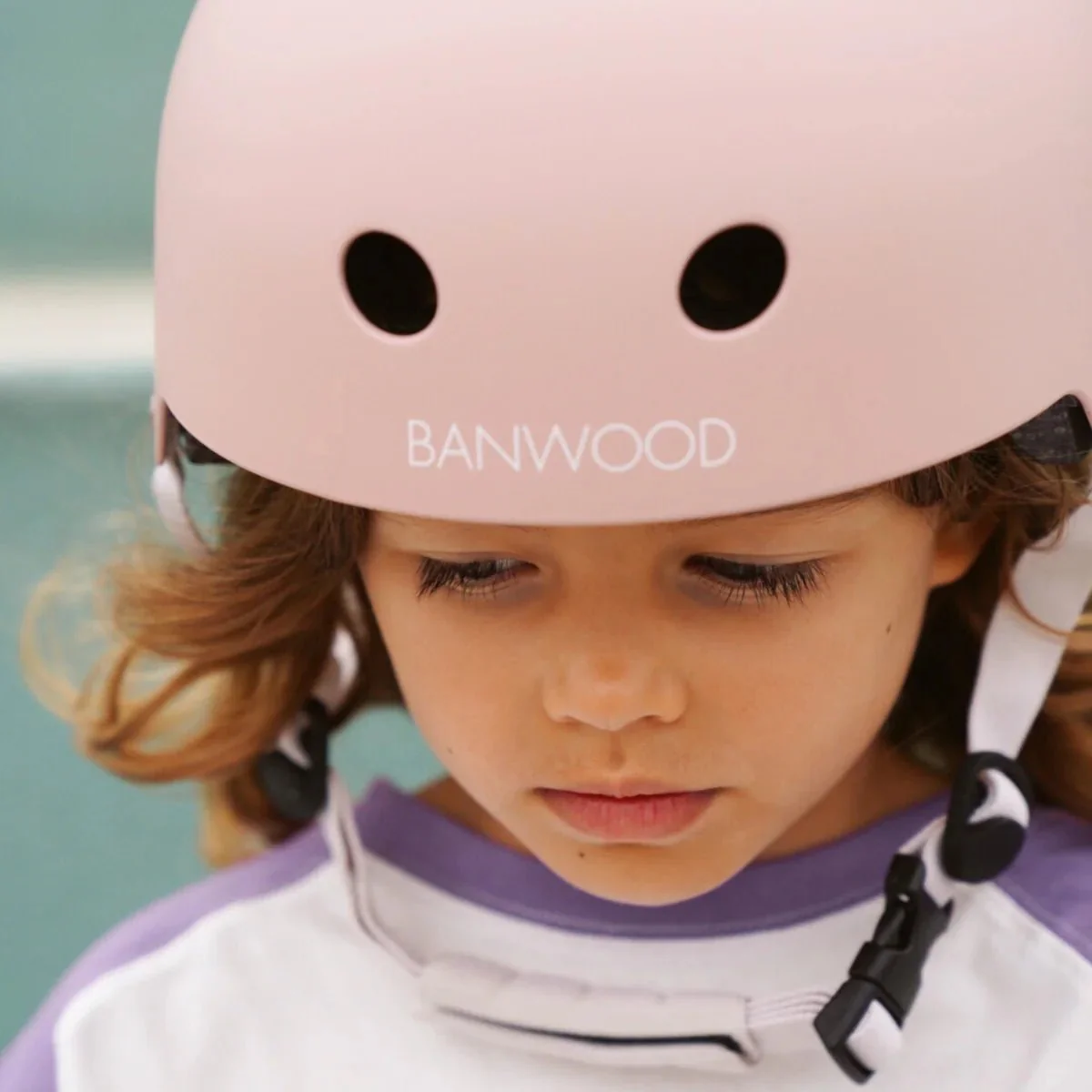 Banwood Kinderhelm Eco Faded Pink - Image 3