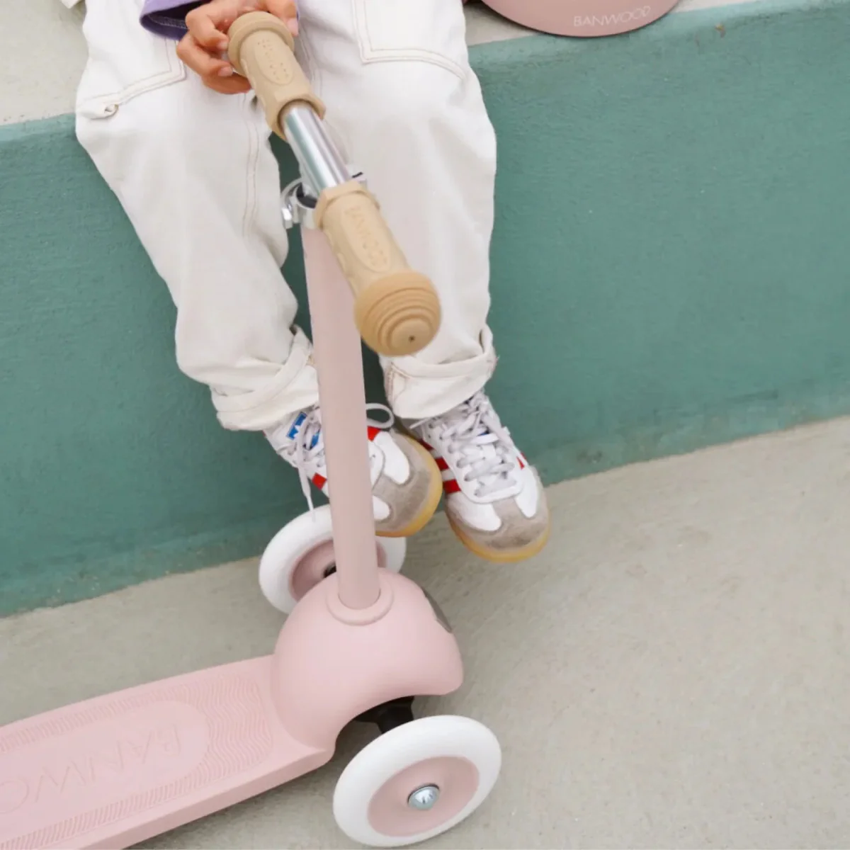 Banwood Kinderstep Eco Faded Pink met Mandje - Image 12