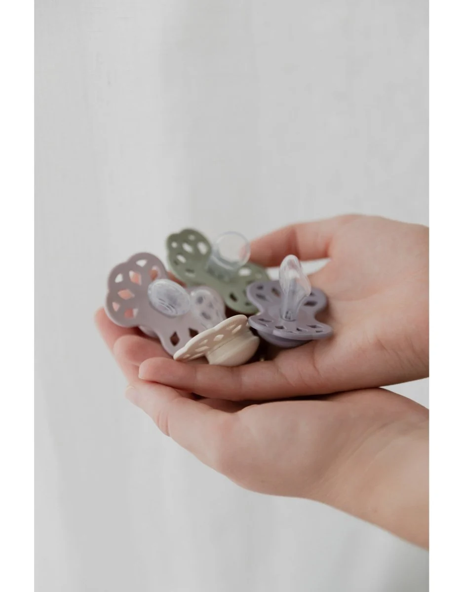 BIBS Speen Maat 1 Silicone Symmetrical Blossom/Dusky Lilac 2st - Image 5