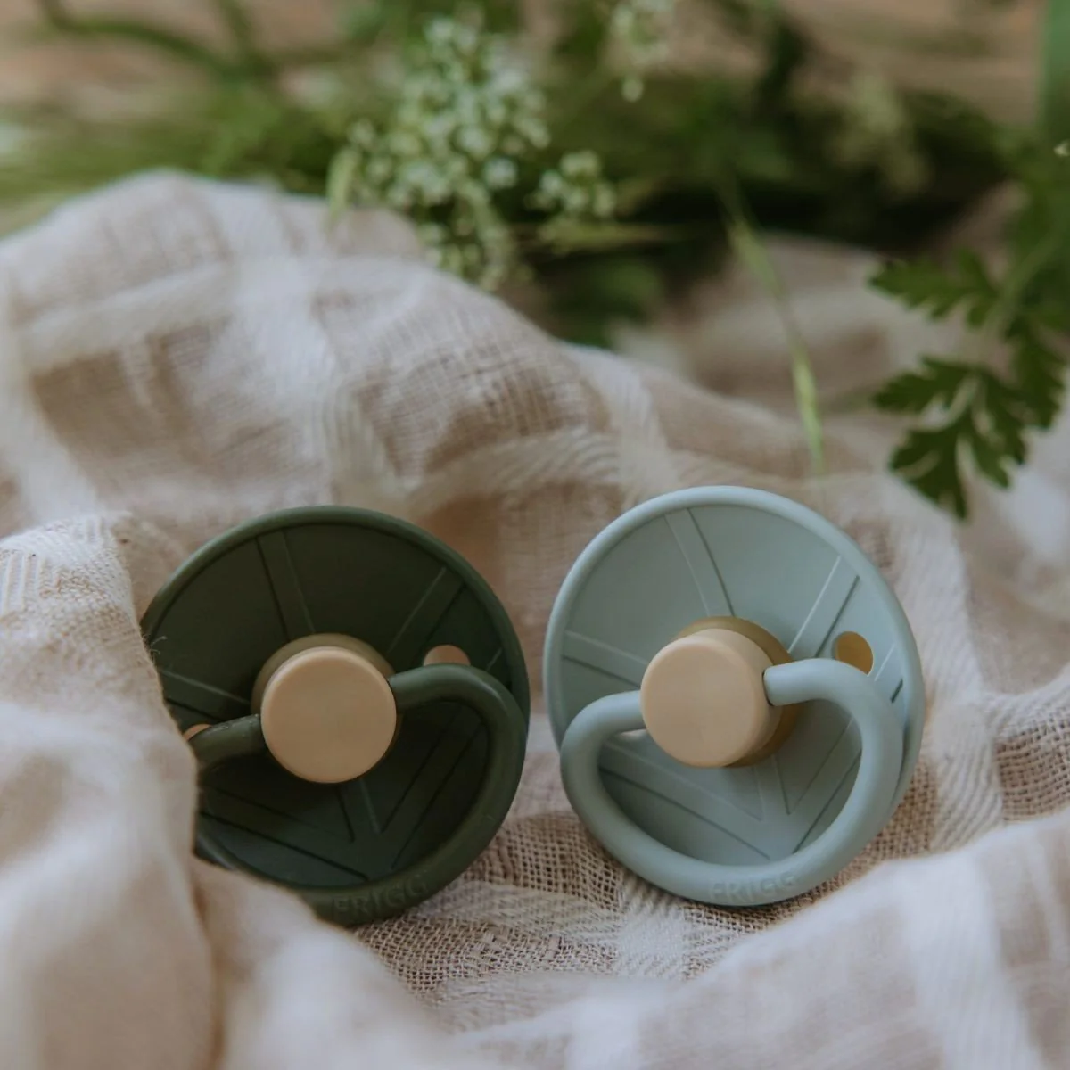Frigg Speen Maat 1 Little Viking Sage/Olive Silicone 2St - Image 2