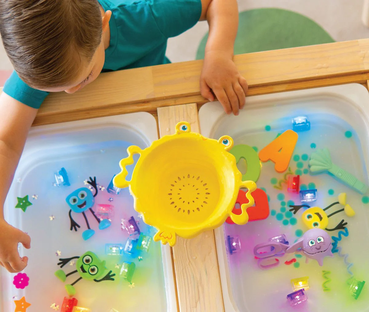 Glo Pals Badspeelgoed Sensorisch Light-Up Poppetje en Cubes Blair - Image 5