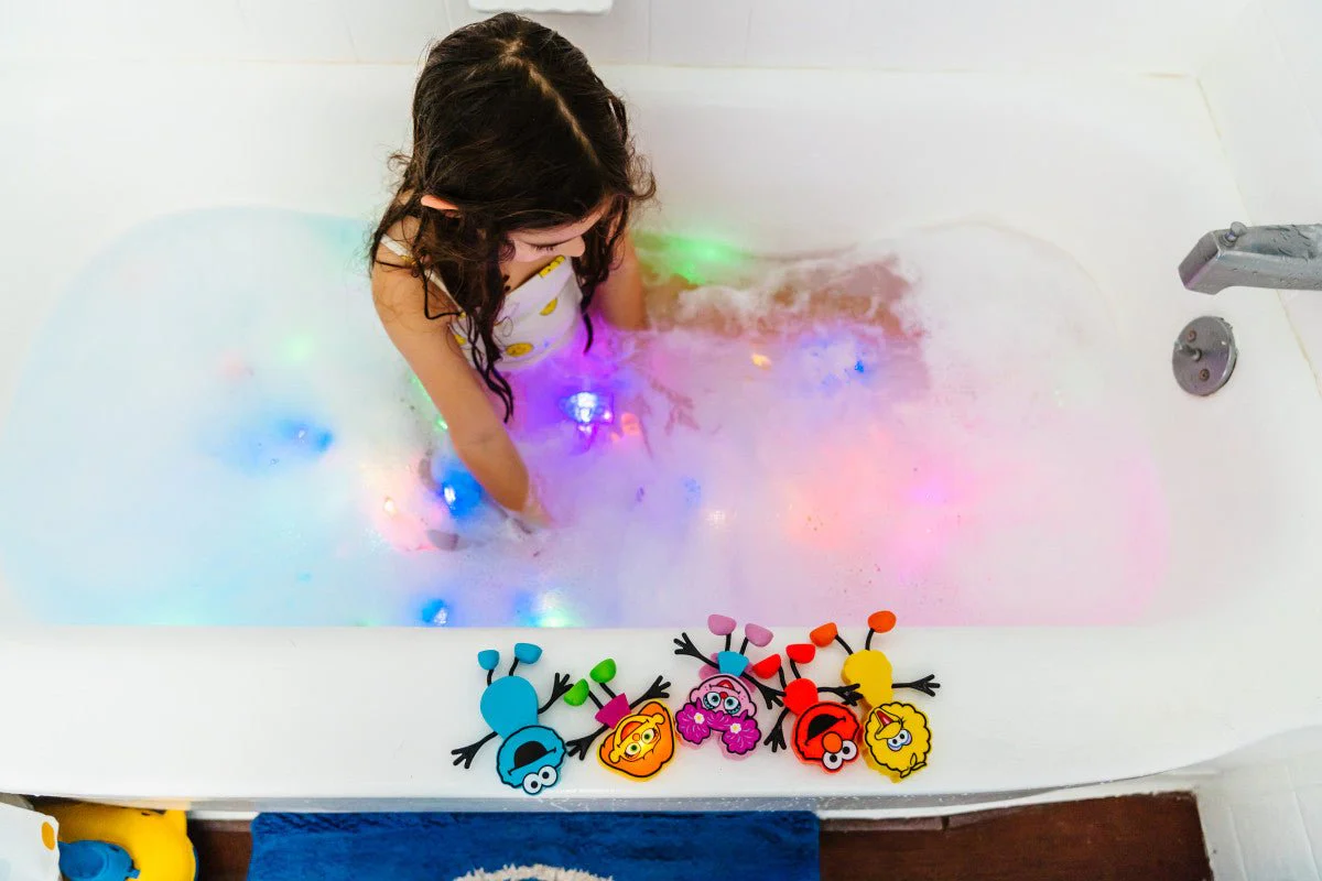 Glo Pals Badspeelgoed Sensorisch Light-Up Poppetje en Cubes Cookie - Image 14
