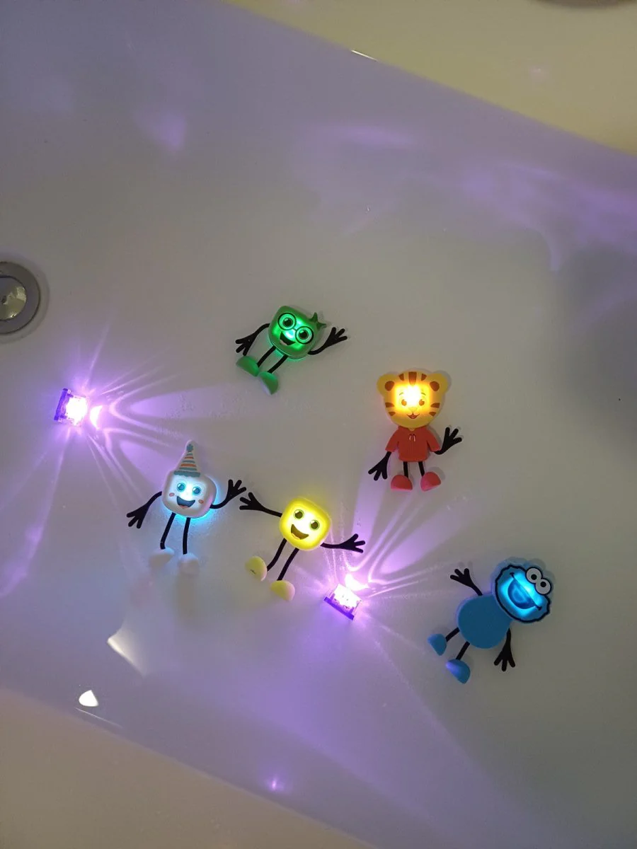 Glo Pals Badspeelgoed Sensorisch Light-Up Poppetje en Cubes Cookie - Image 27