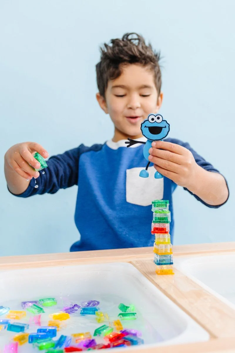 Glo Pals Badspeelgoed Sensorisch Light-Up Poppetje en Cubes Cookie - Image 8