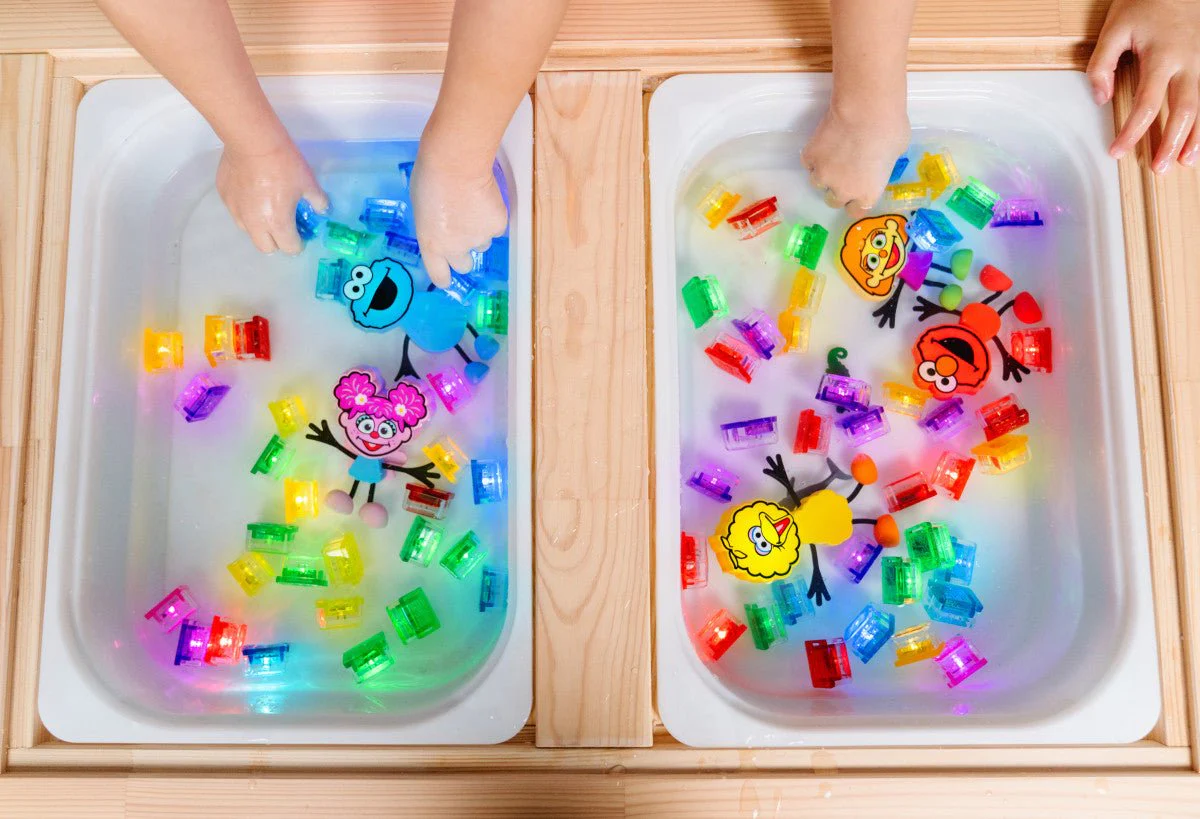 Glo Pals Badspeelgoed Sensorisch Light-Up Poppetje en Cubes Cookie - Image 9