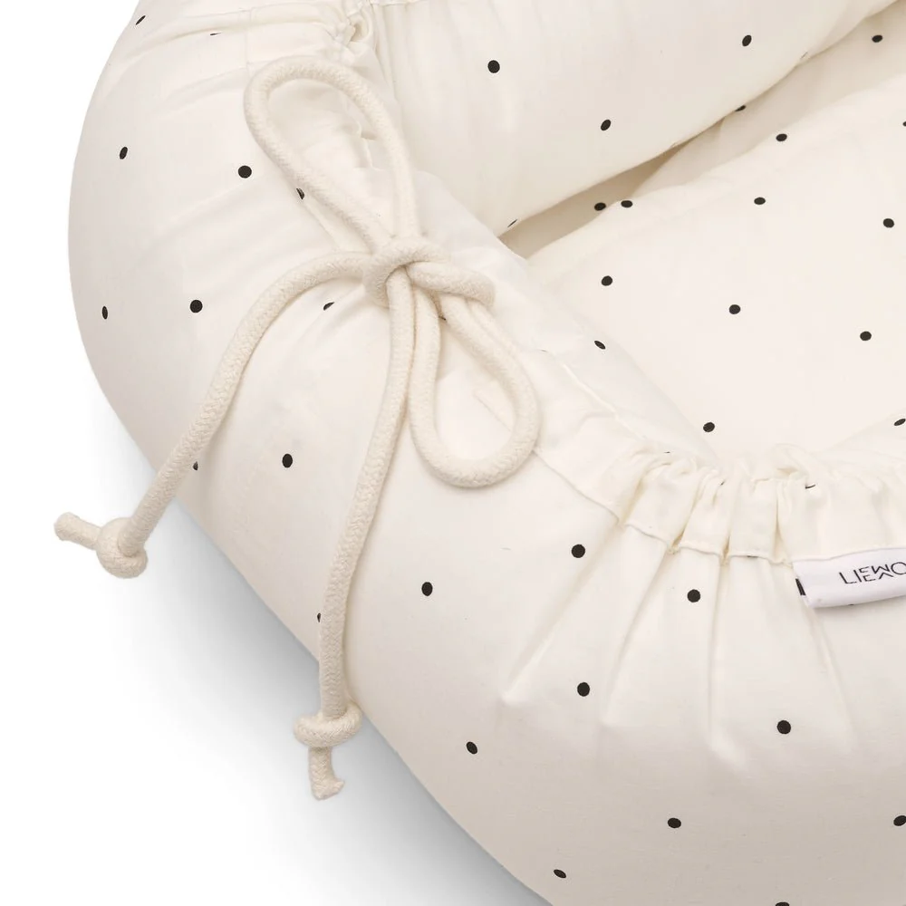 Liewood Babynestje Gro Classic Dot Creme De La Creme - Image 3