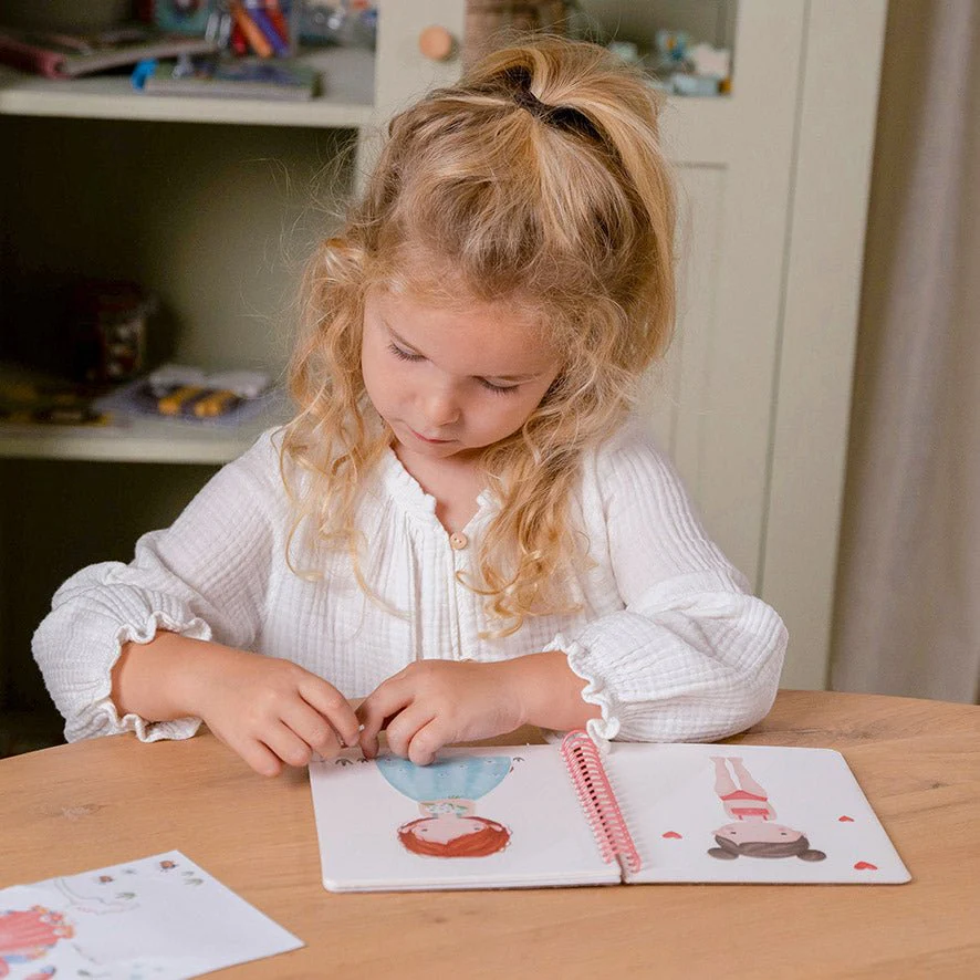 Little Dutch Stickerboek Aankleedboek Rosa En Friends - Image 4