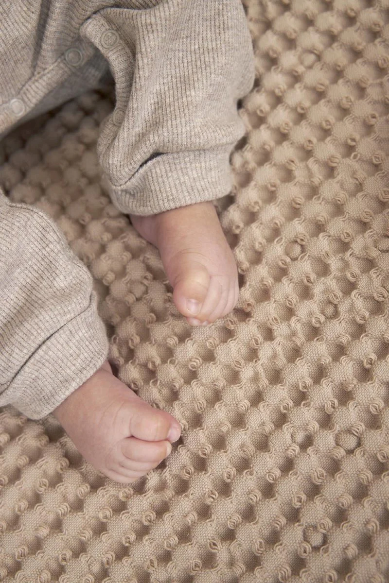 Meyco Baby Wafel Teddy Wiegdeken Sand 75x100cm - Image 4