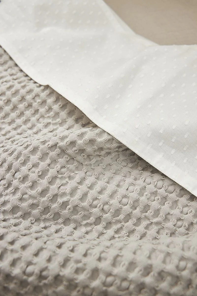 Meyco Baby Waffle Cotton Ledikant Deken Greige 100x150cm - Image 6