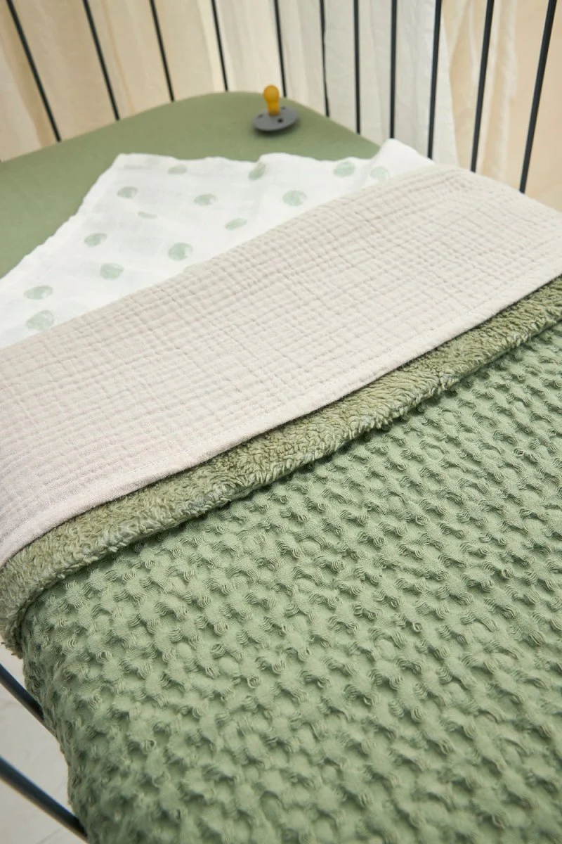 Meyco Wiegdeken Wafel Teddy Olive Green 75X100cm - Image 4