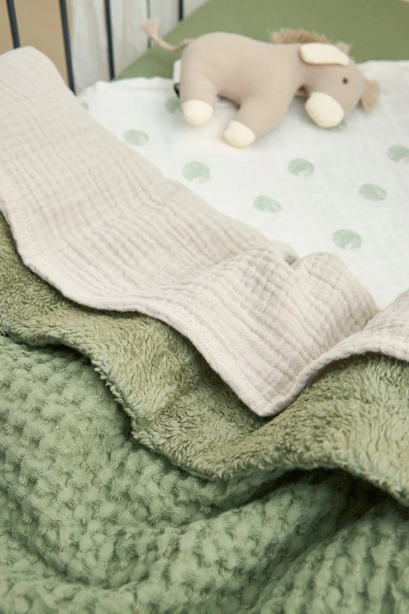 Meyco Wiegdeken Wafel Teddy Olive Green 75X100cm - Image 5