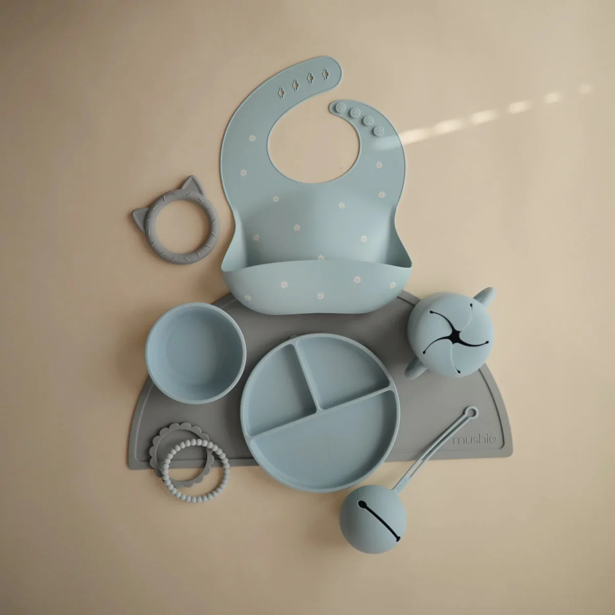 Mushie Baby Kom Siliconen Powder Blue - Image 3
