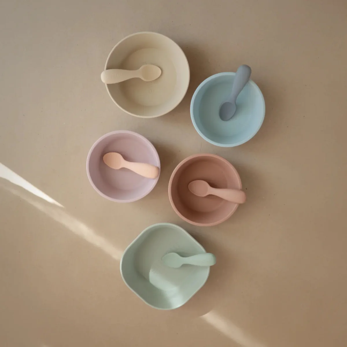 Mushie Baby Kom Siliconen Powder Blue - Image 7