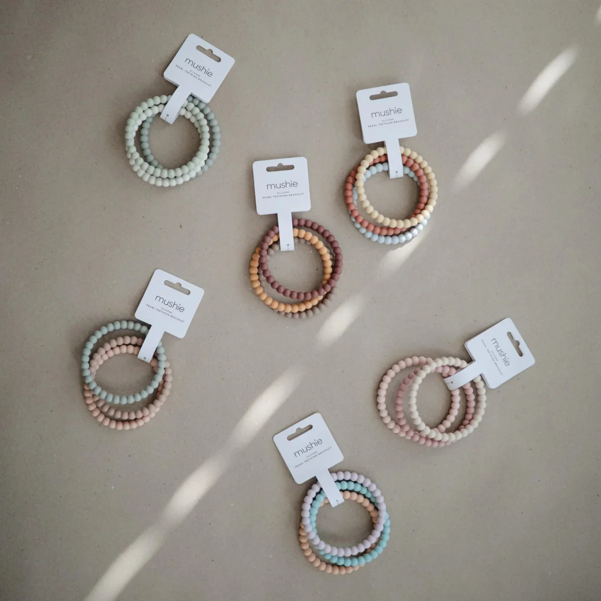 Mushie Bijtring Armband Siliconen Berry/Marigold/Khaki 3st - Image 2
