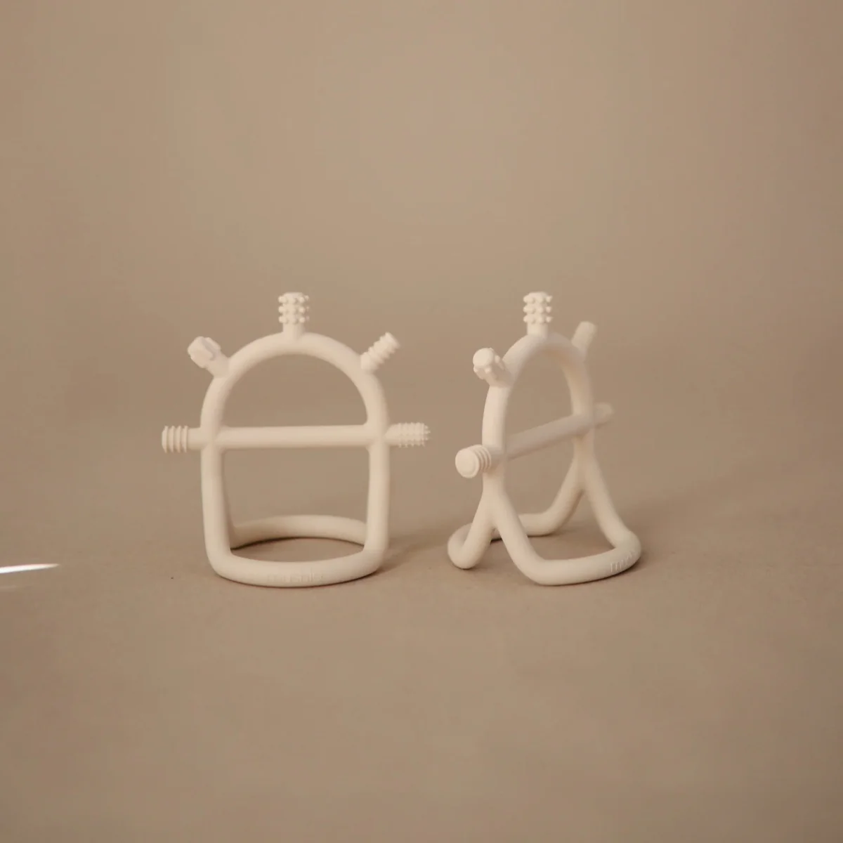 Mushie Bijtring Sensory/Shifting Sand - Image 2