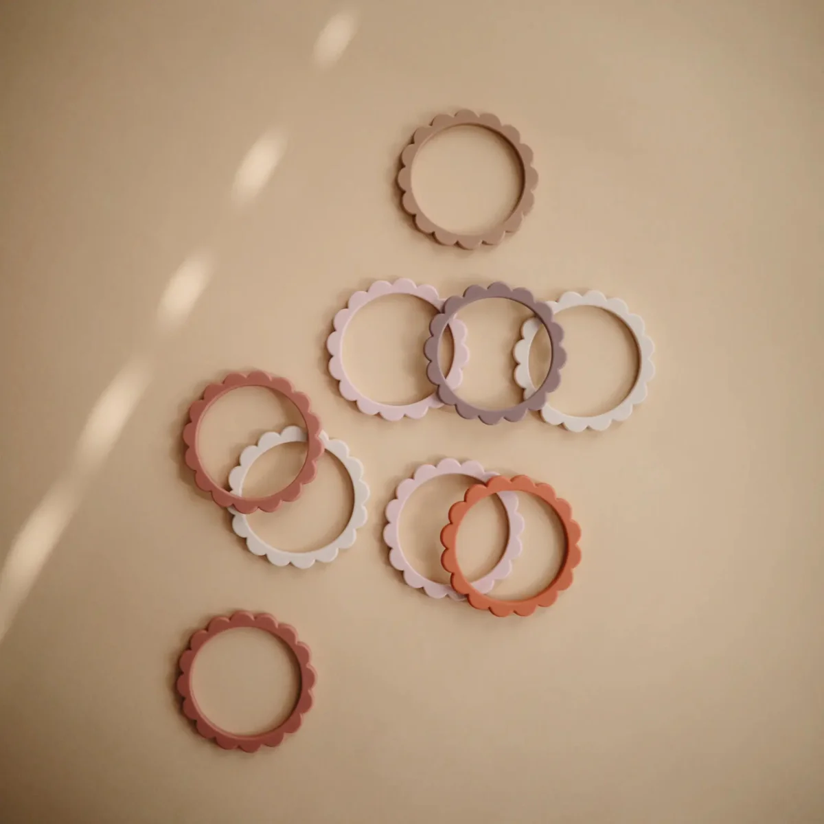 Mushie Bijtring Set Bloemen Blush/Rose/Sh.Sand 3st - Image 3