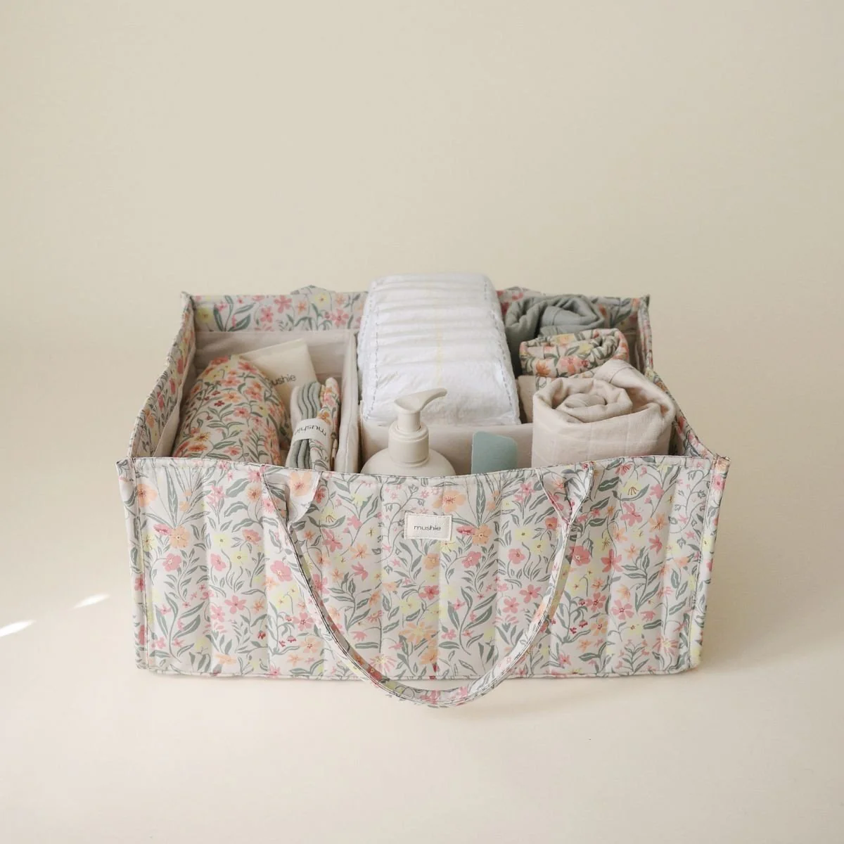 Mushie Draagbare Luier Organizer Pastel Blooms - Image 2