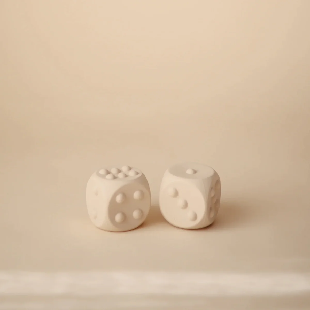 Mushie Educatief Speelgoed Dobbelstenen Blush/Shifting Sands 2st - Image 3