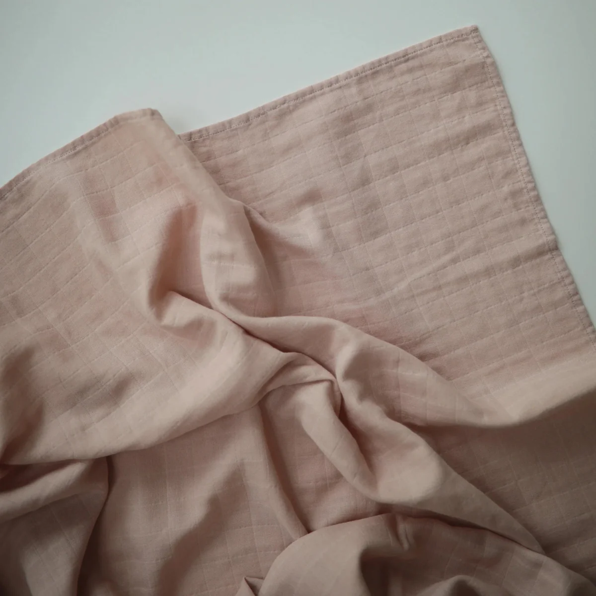 Mushie Hydrofiele Doek Blush XL - Image 2
