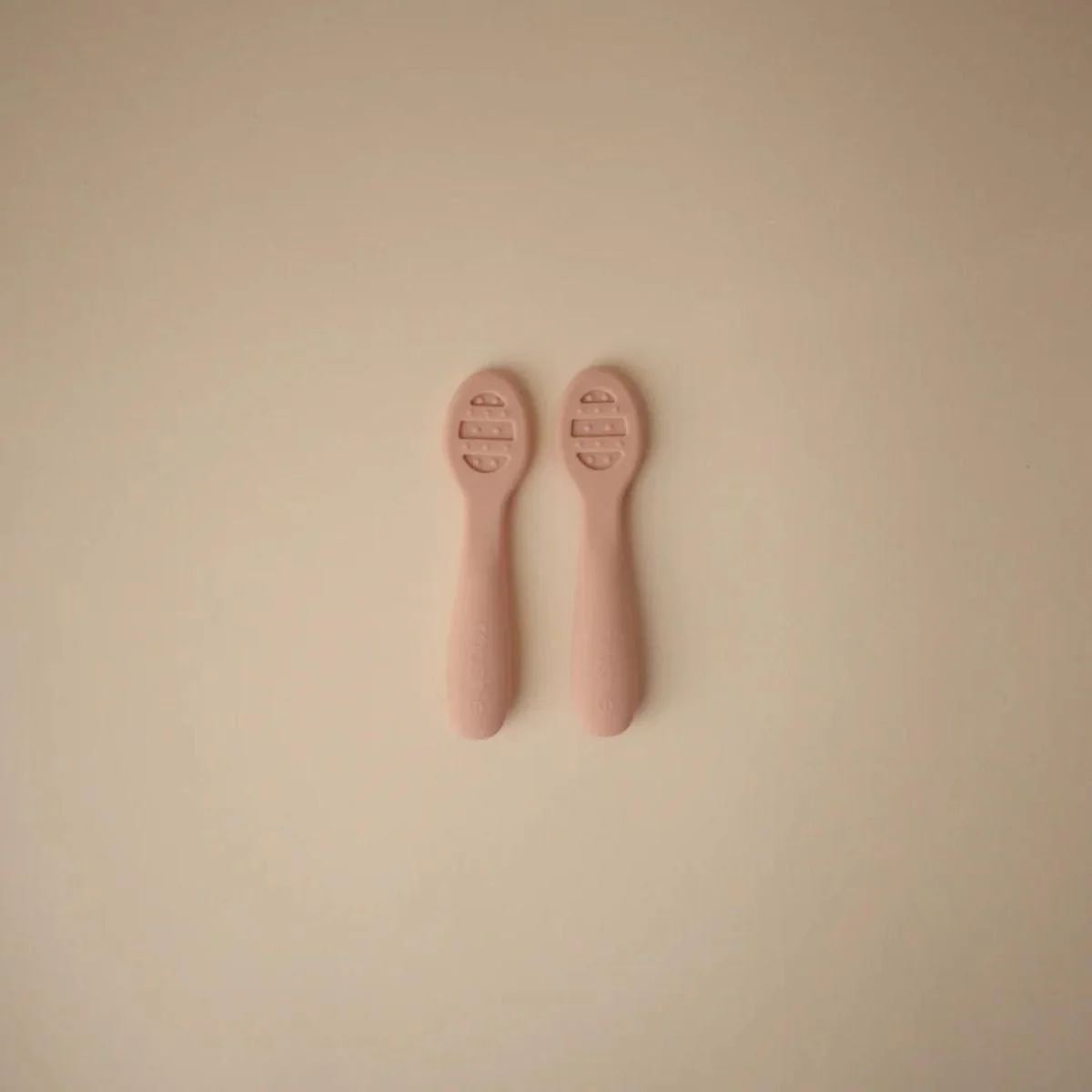 Mushie Oefenlepel Blush/Shifting Sand - Image 2