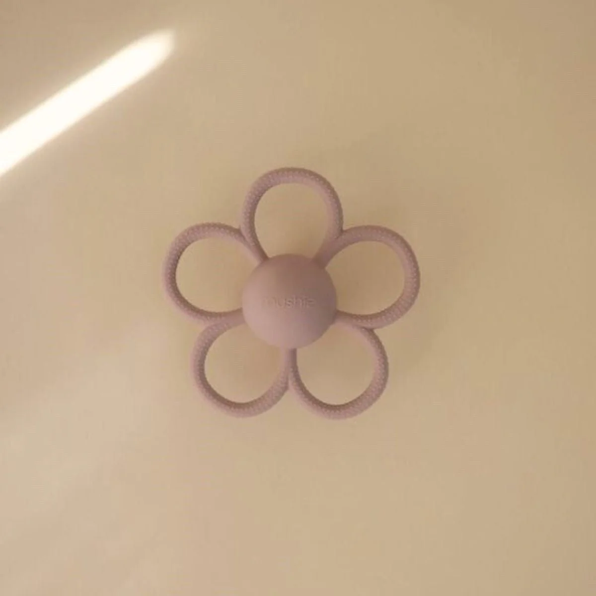 Mushie Rammelaar Daisy Soft Lilac - Image 2