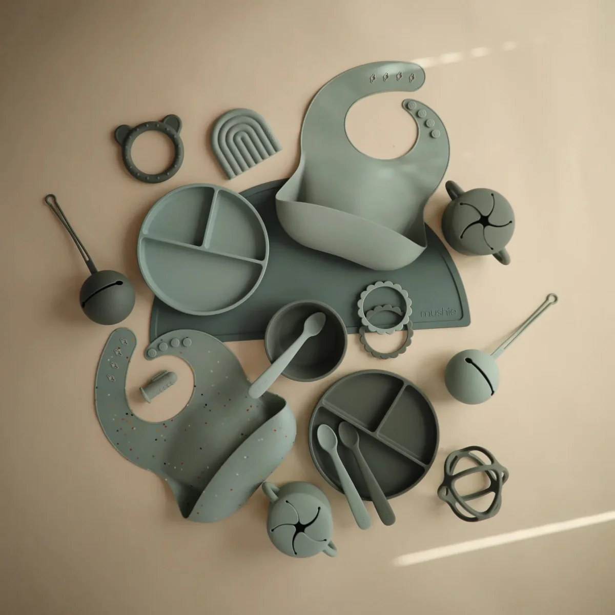 Mushie Slabbetje Silicone Cambridge Blue - Image 2