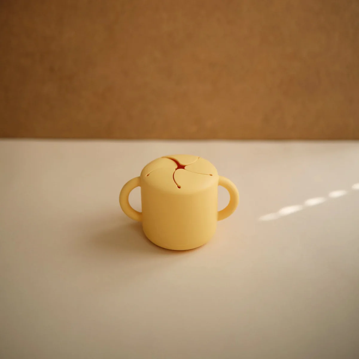 Mushie Snackbakje Pale Daffodil - Image 2