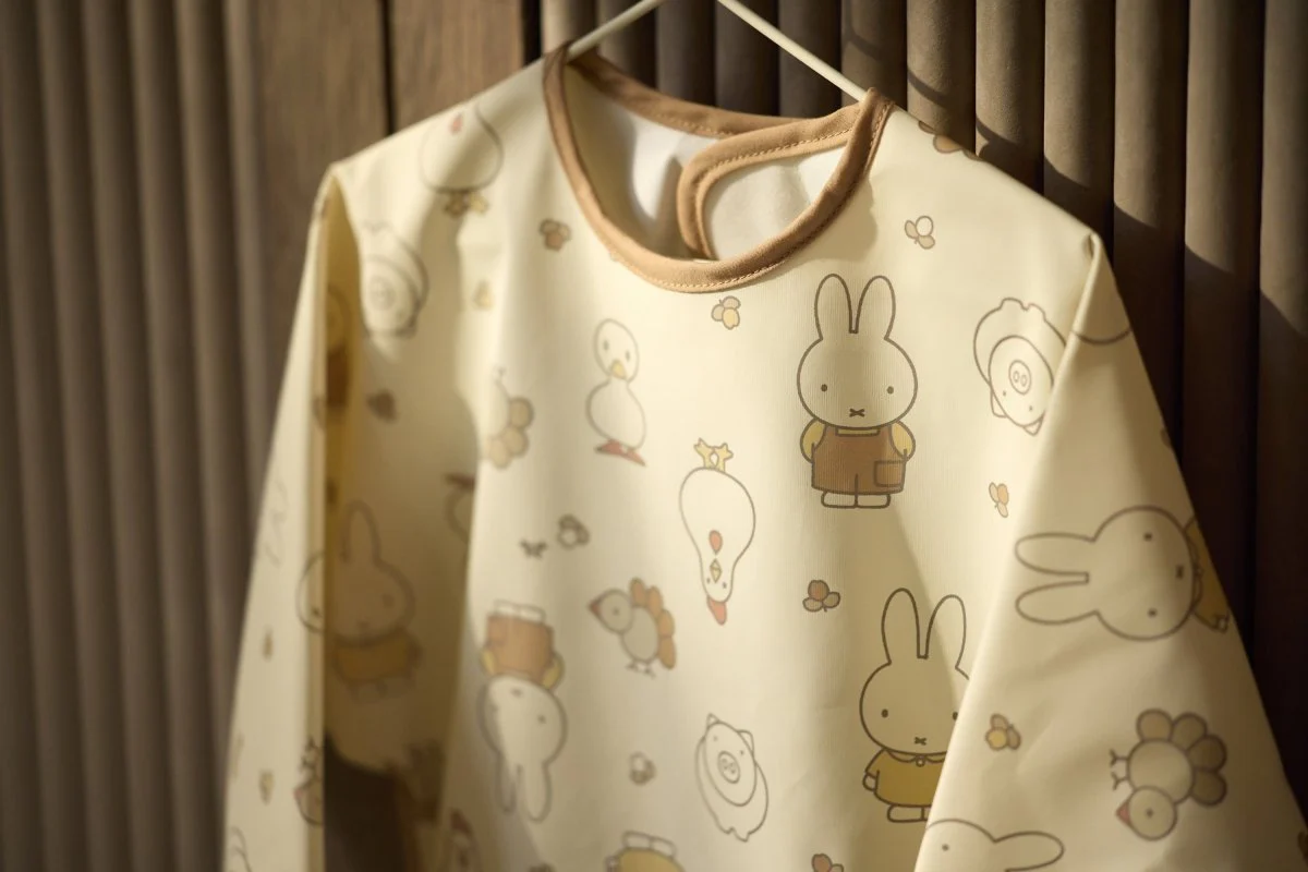 Slab Waterproof met Mouw - Miffy Family Farm - Image 5