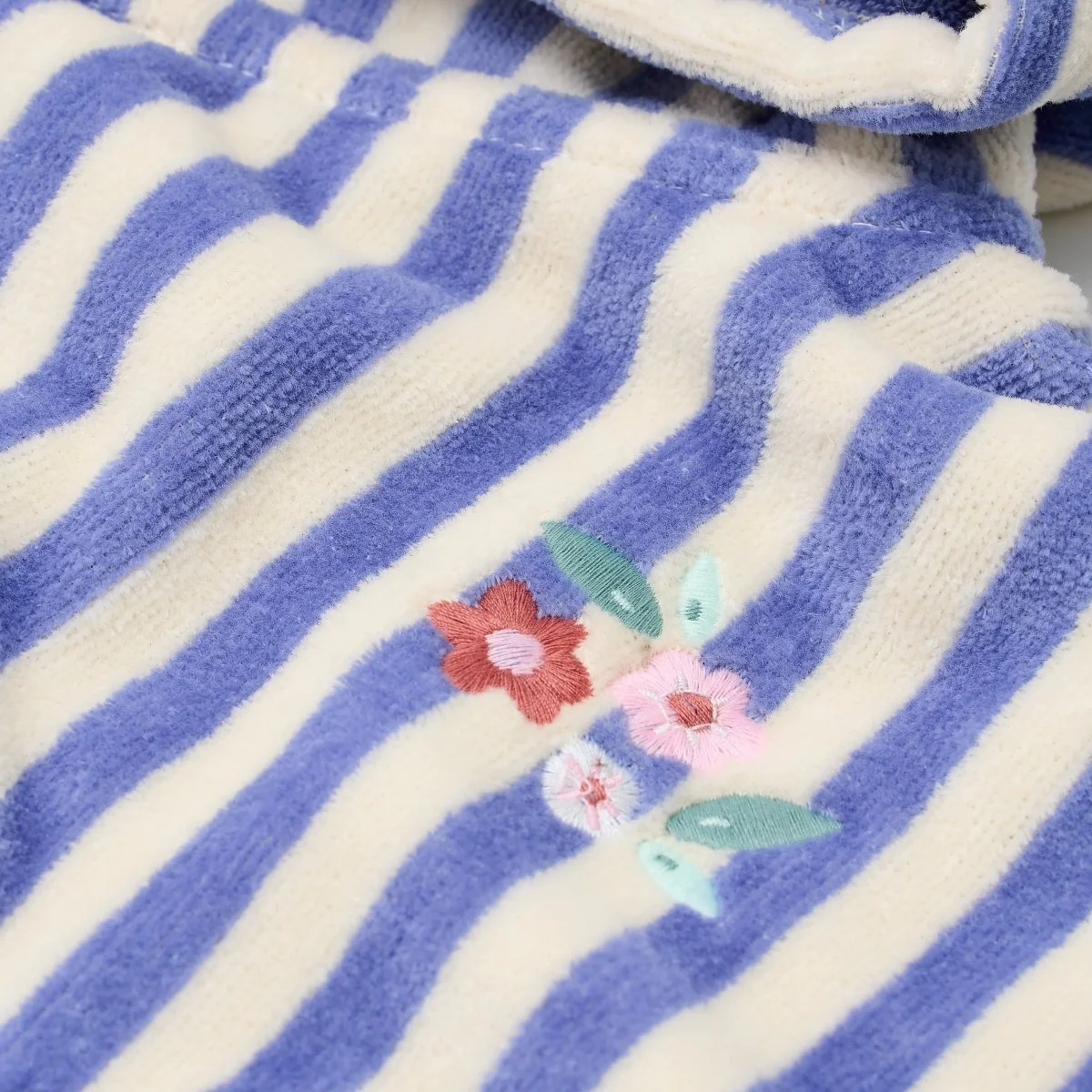 Strandponcho “Dreamy Purple Stripe” – One Size - Image 3