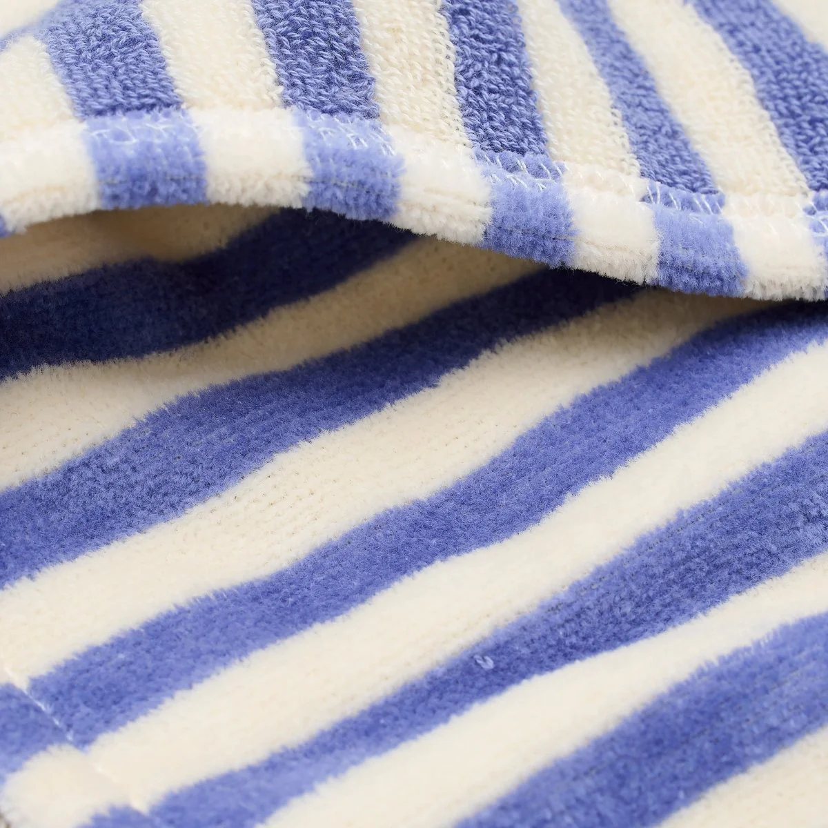 Strandponcho “Dreamy Purple Stripe” – One Size - Image 4