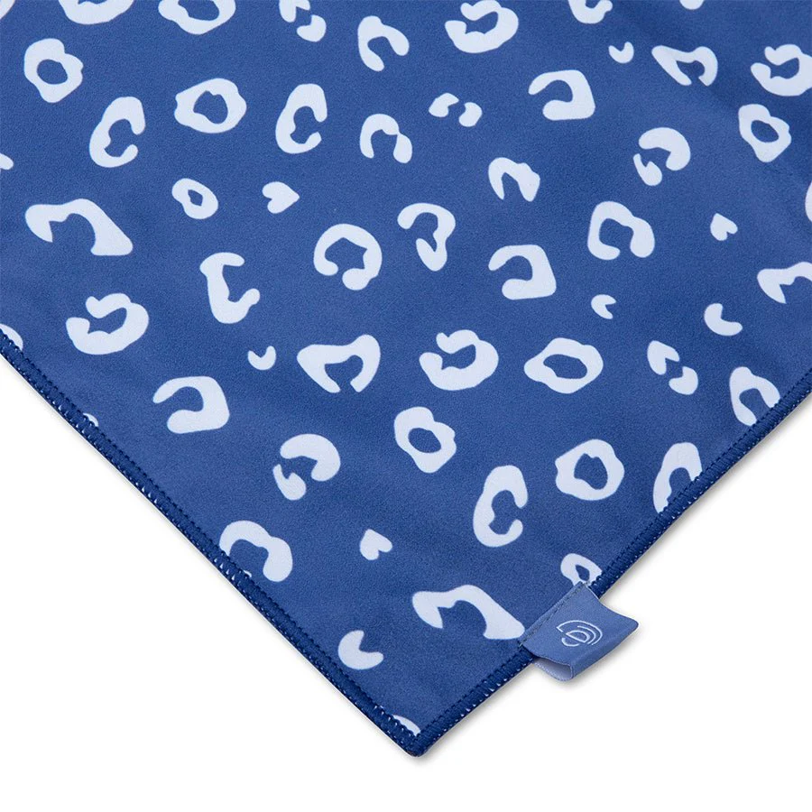 Swim Essentials Strandlaken Luxe Beach Blue Leopard - Image 3